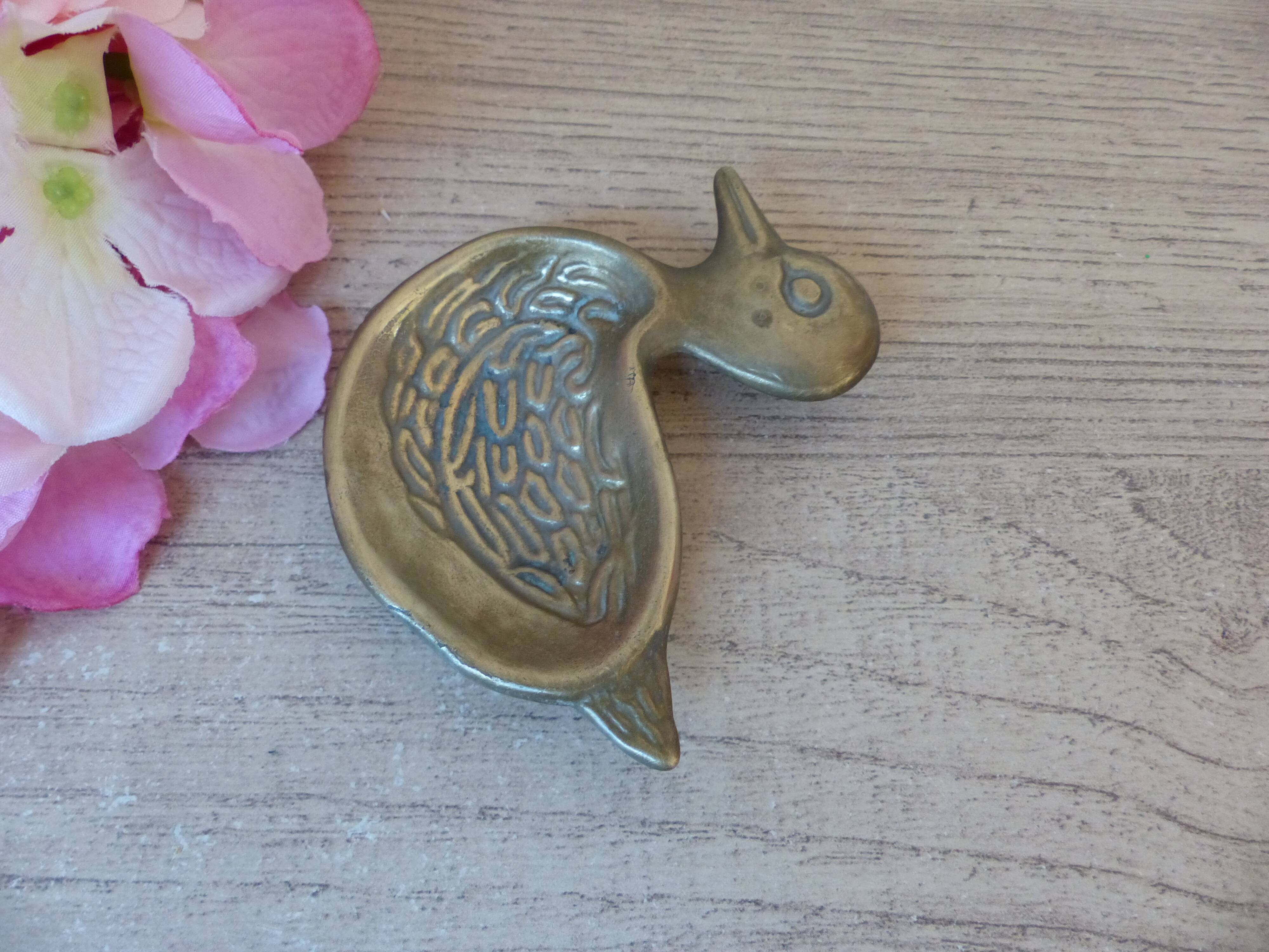 Small carved brass duck ashtray, duck pocket ashtray