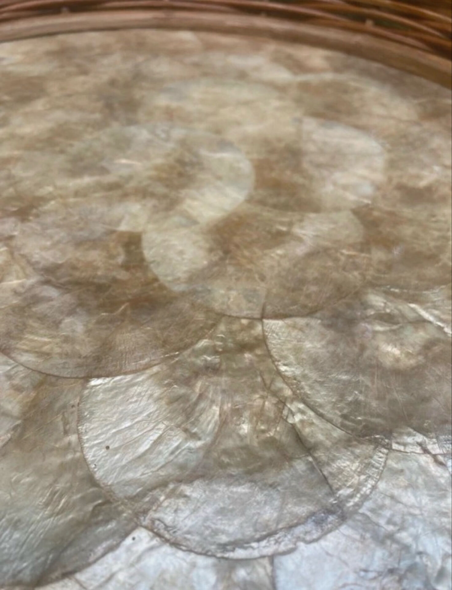 Mother-of-pearl plate
