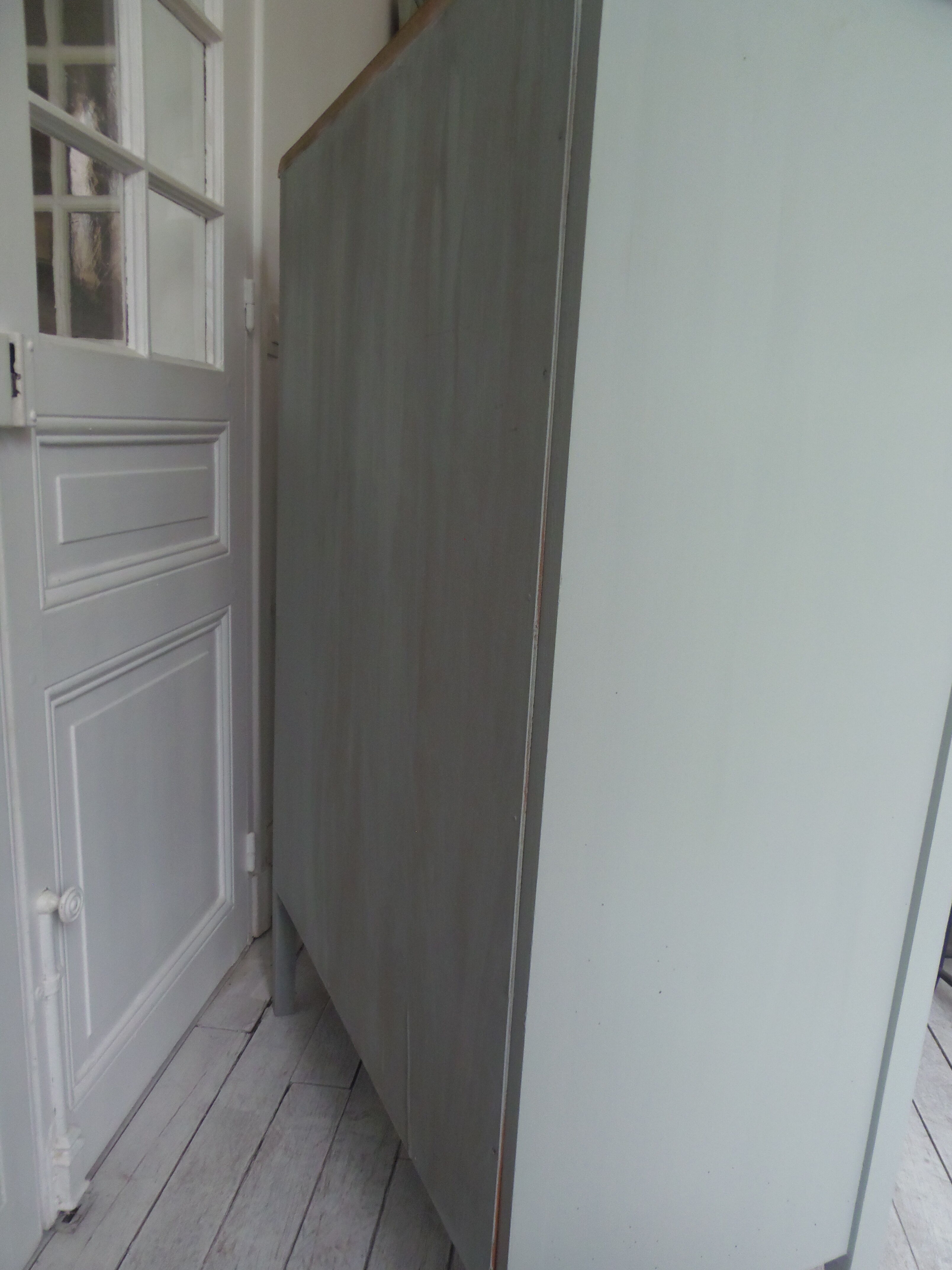 Vintage chest of drawers green gray, 5 drawers, wooden top.