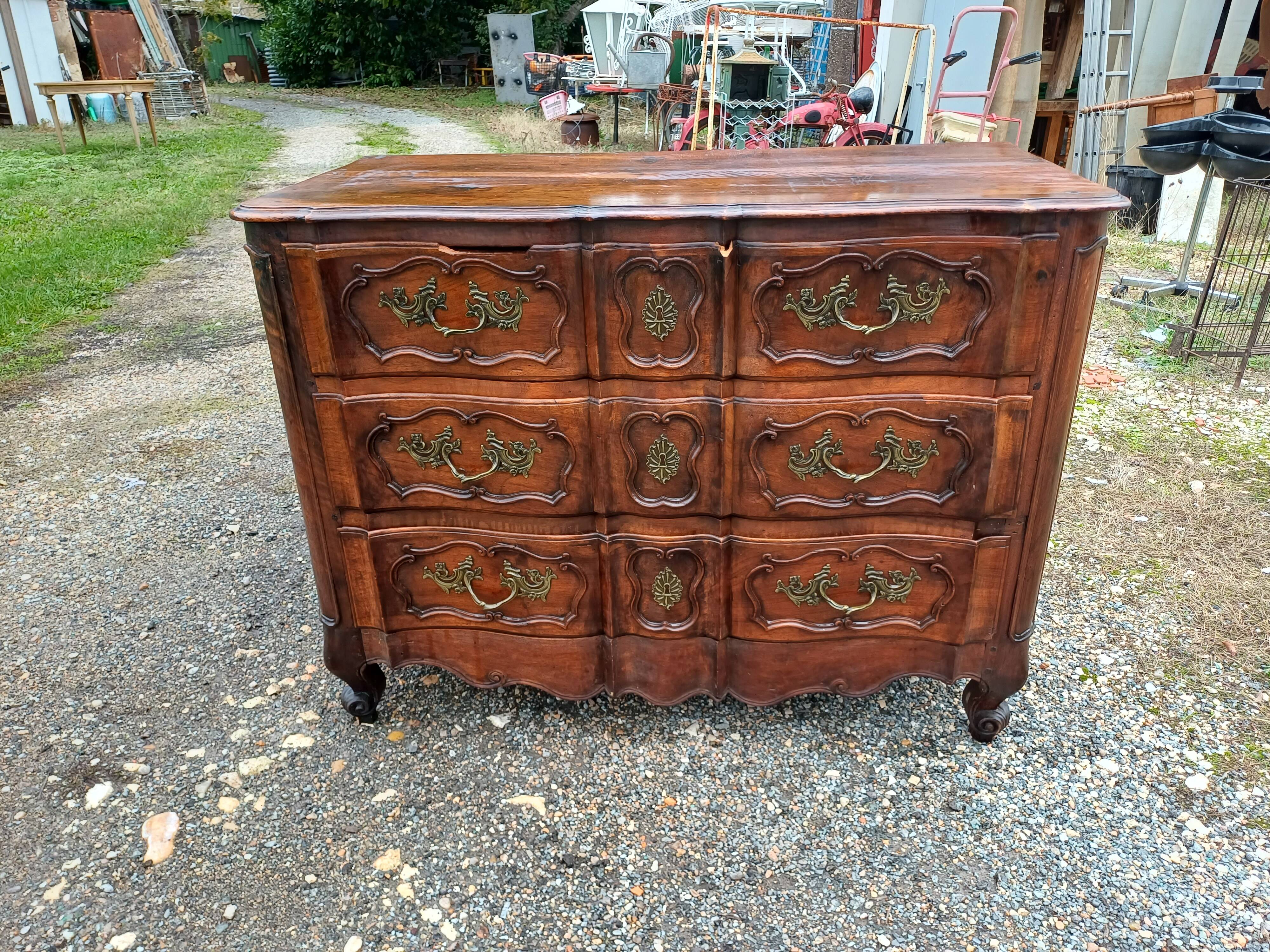Commode 19 ème en Noyer et Bronze