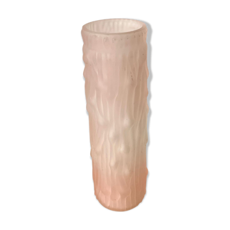 Vase en verre rose