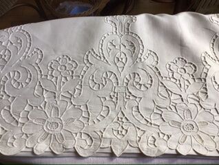 Linen adornment Richelieu OC