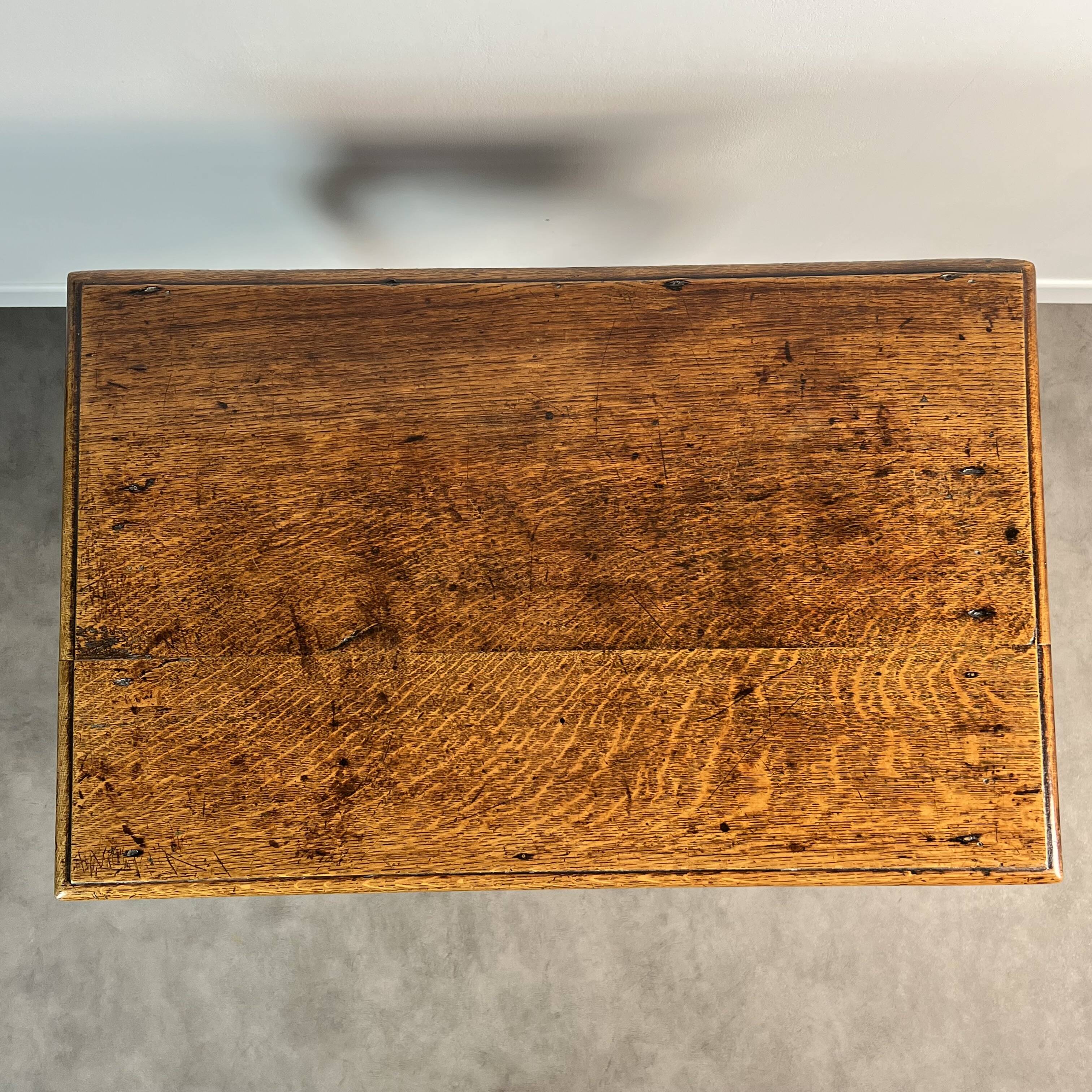 Queen Anne Low-Boy side table in oak, England, 18th century.