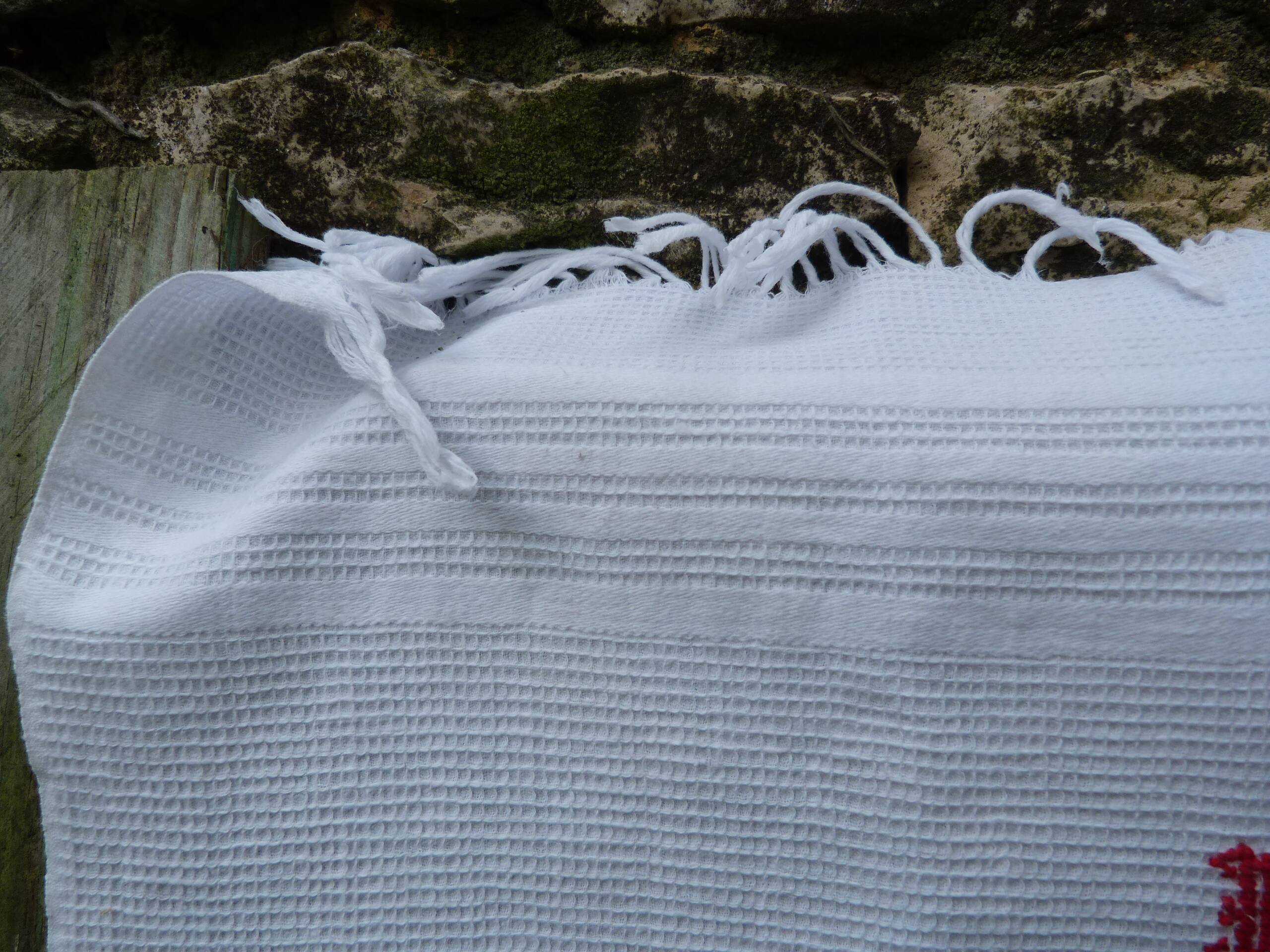 Old towel in white bee-niz cotton and red embroidery EM