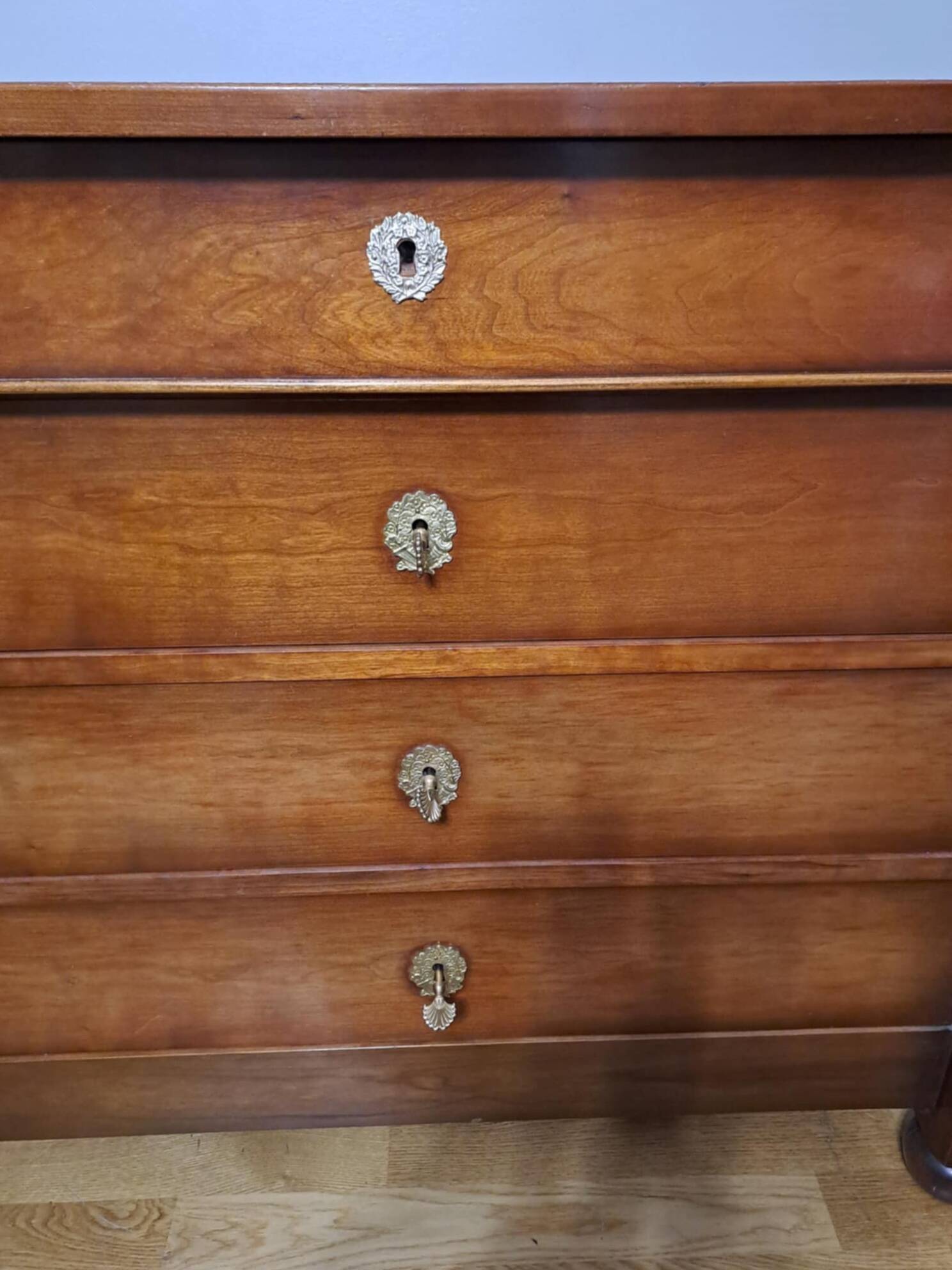 Mahogany chest of drawers
