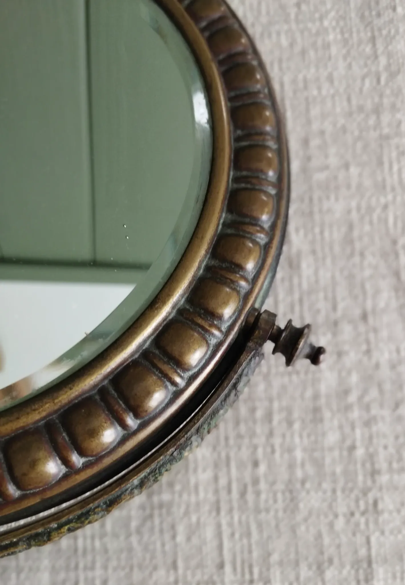 Small tabletop psyché mirror in brass