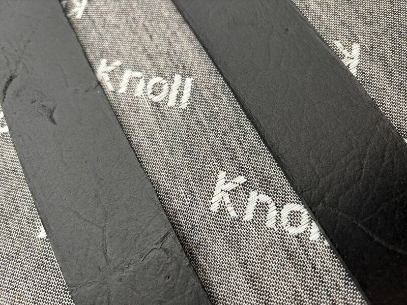 Paire de chauffeuses Barcelona attribuées à Mies Van Der Rohe pour Knoll International, années 1980