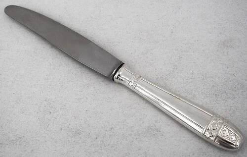 12 dessert, cheese, and hors d'oeuvre knives Grand Prix, Art Deco in silver-plated metal.