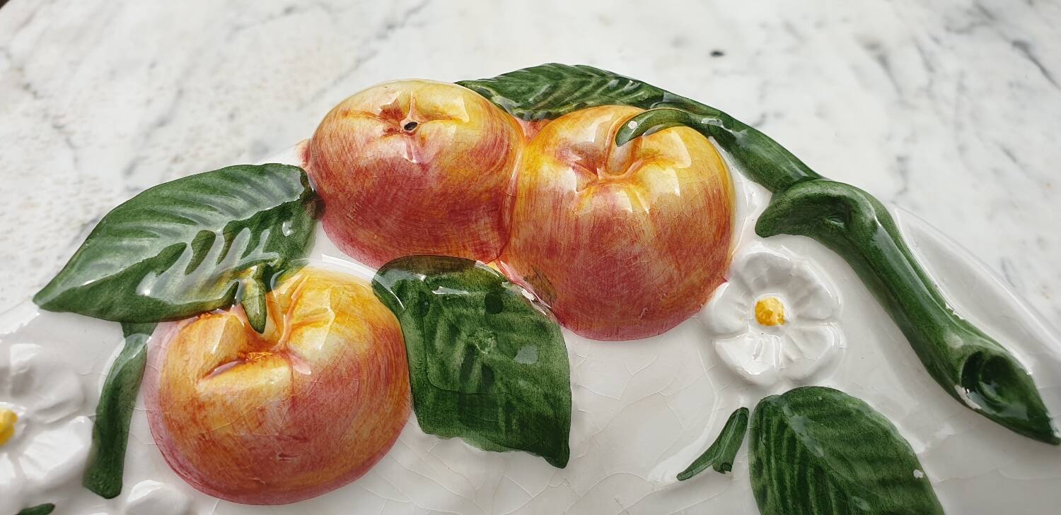 Fruit dish in apple slip
