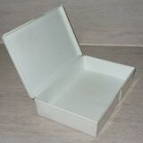 Boite de secours plastique ancienne