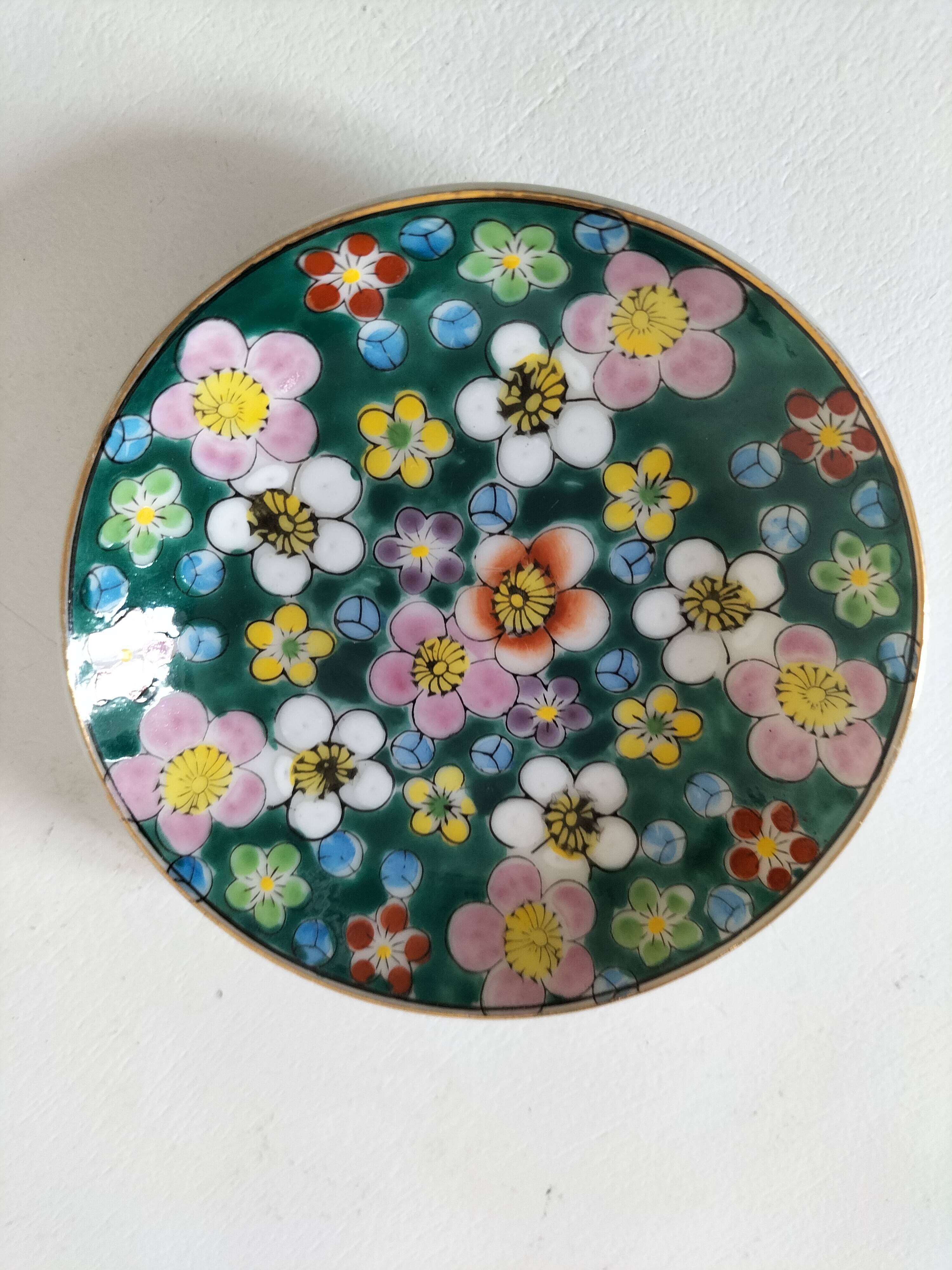 Set of 4 vintage Japanese mini bowls