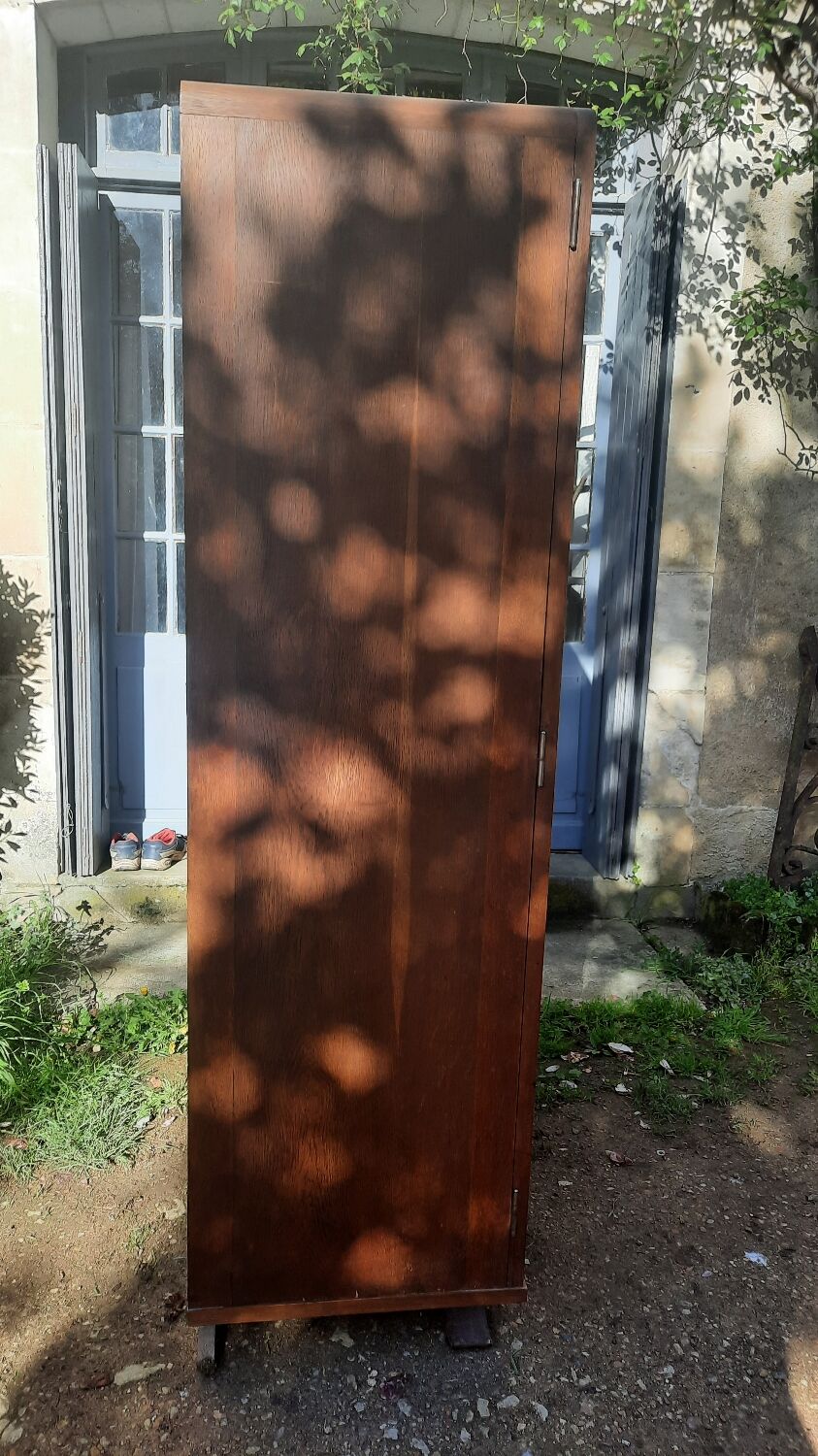 Asymmetrical cabinet