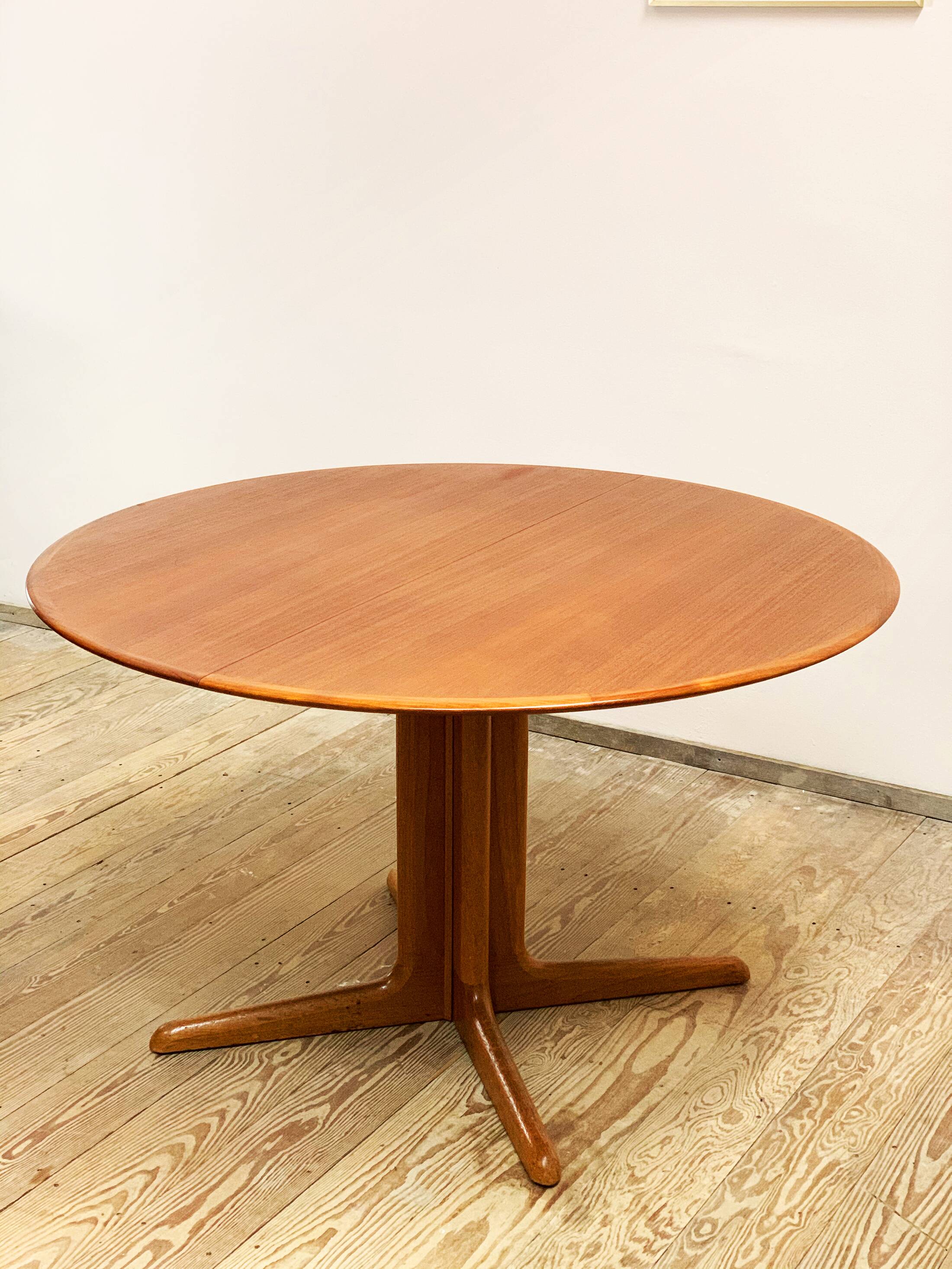 Round Circular Extendable Mid Century Teak Dining Table