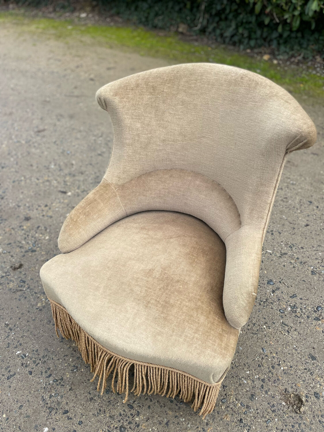 Beige toad armchair