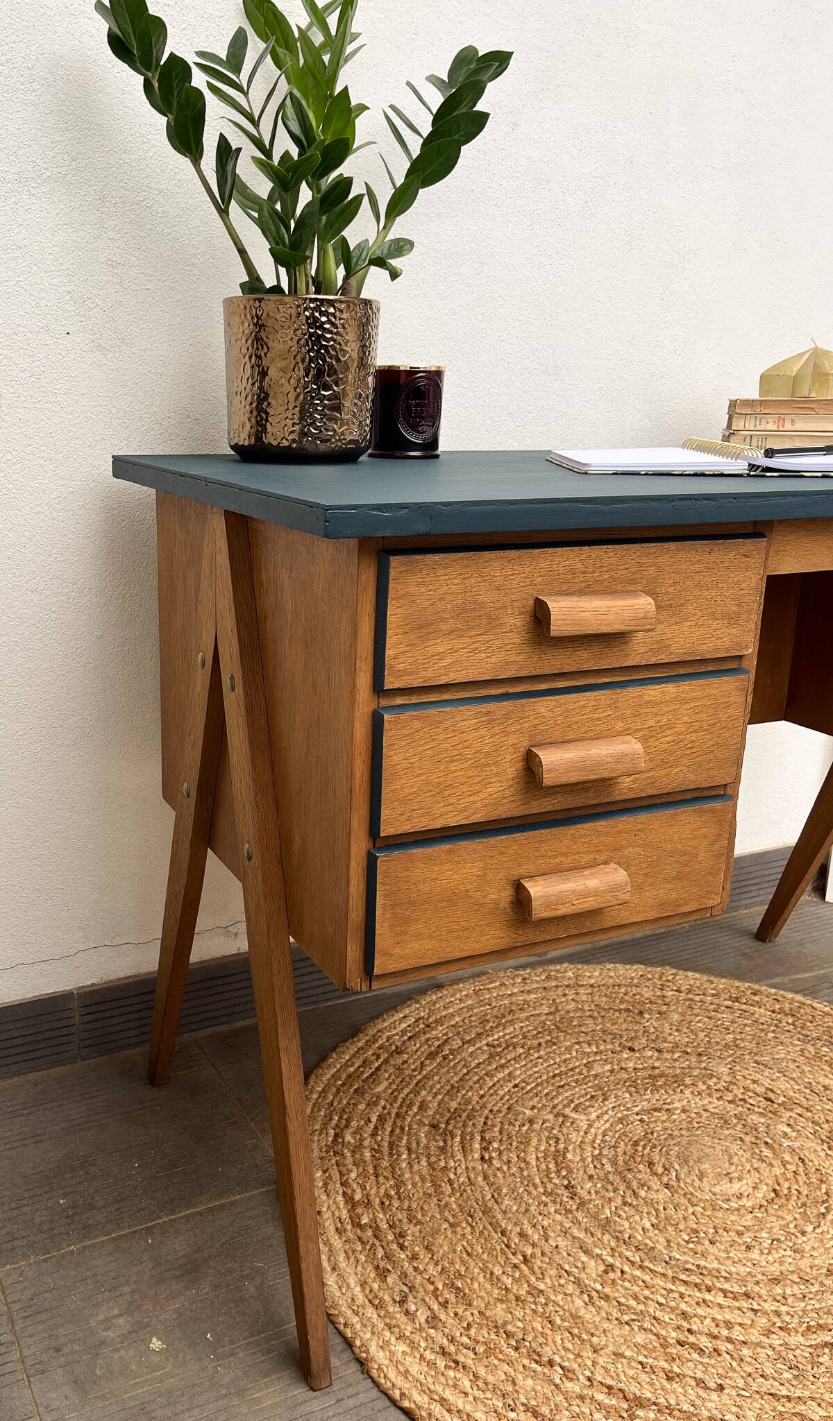 Scandinavian desk from the 1950s with compass legs.