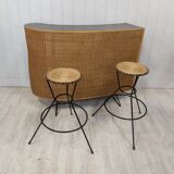 Vintage wicker bar and its two stools