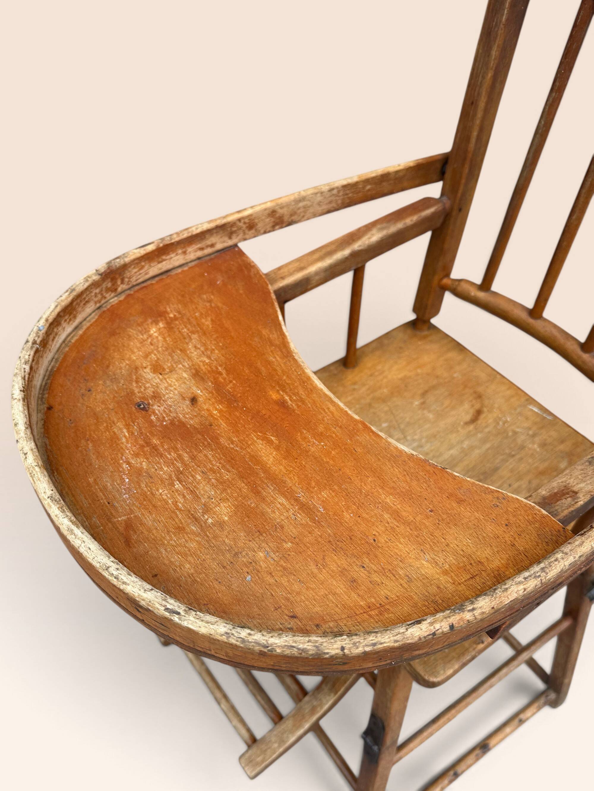Chaise haute pour enfant en bois courbé