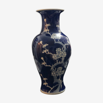 Vase balustre aubergine à décor de Prunus China XIXe