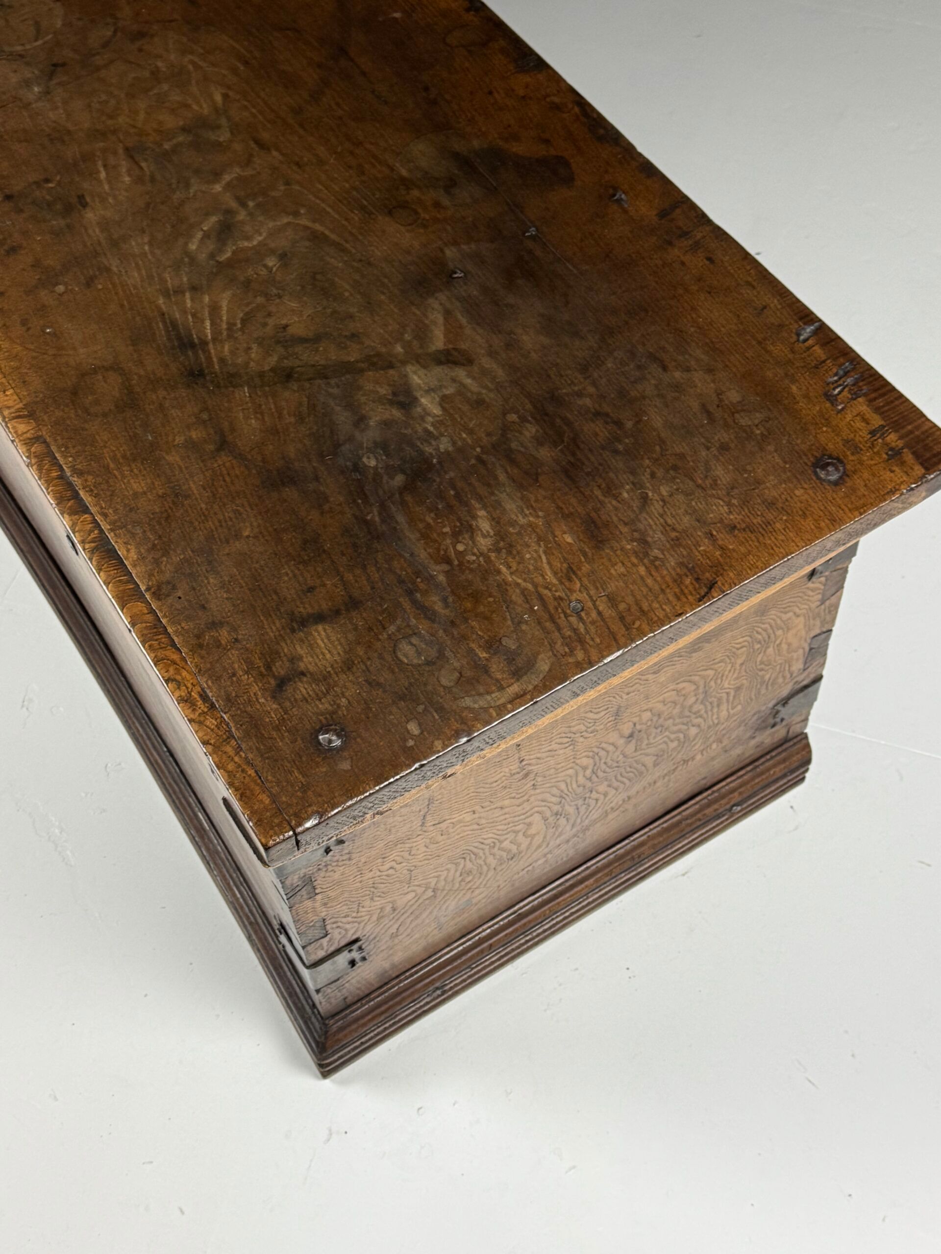 Grand coffre espagnol du XVIIIe siècle