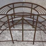 Half-moon plant holder