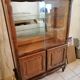 Meuble en bois et vitre