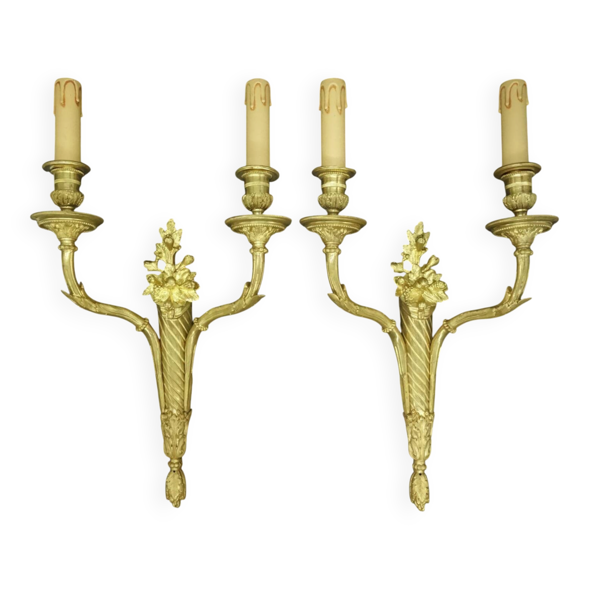 Pair of large wall sconces with flowers in the Louis XVI style from the 19th century - gilded bronze.