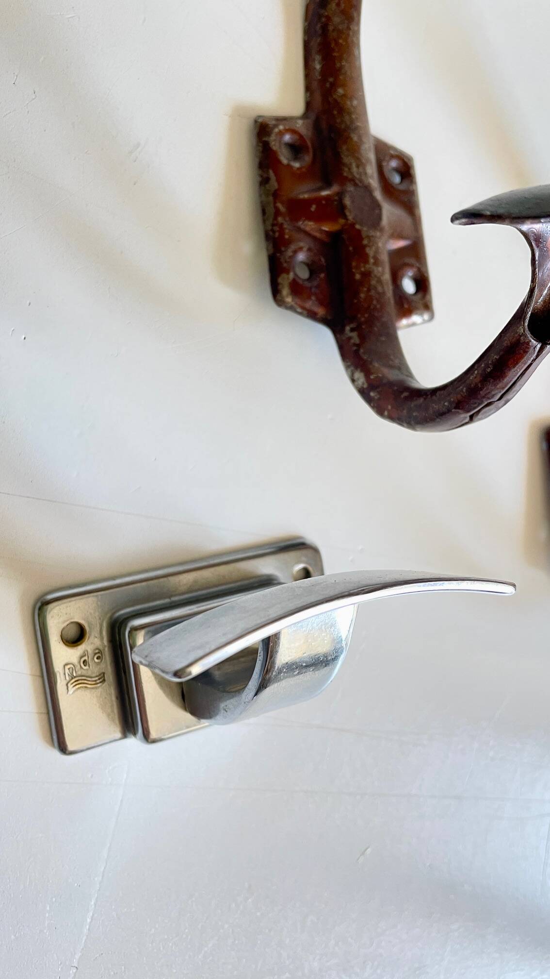 Lot de 3 patères vintage métal patiné