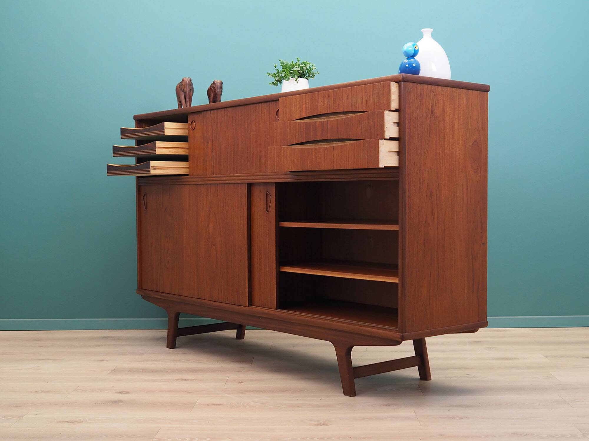 Enfilade en teck, design danois, années 1960, production : Danemark