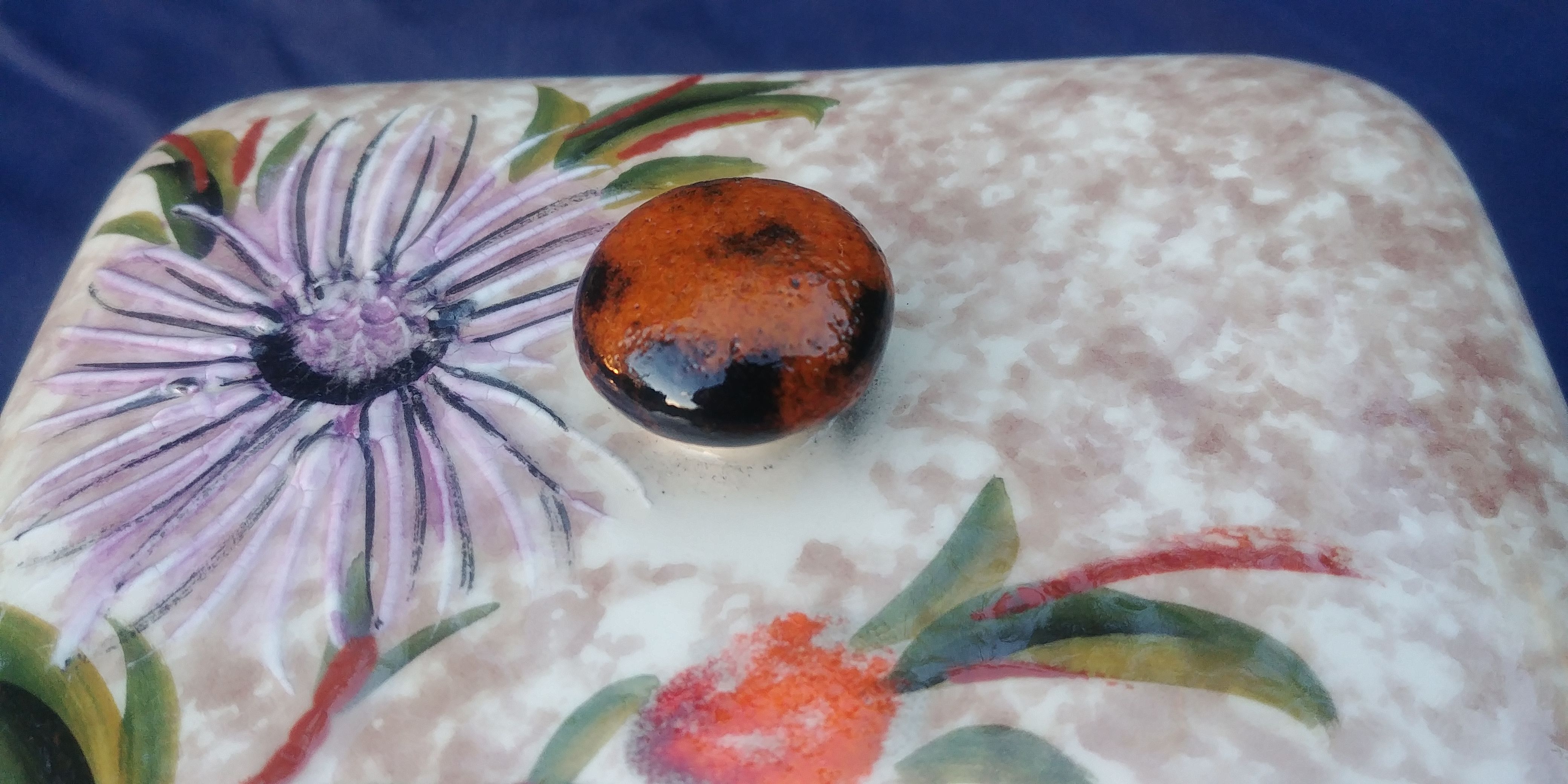 Large glazed ceramic butter cellar Vallauris signed Tess years 60/70 flower decoration in relief.