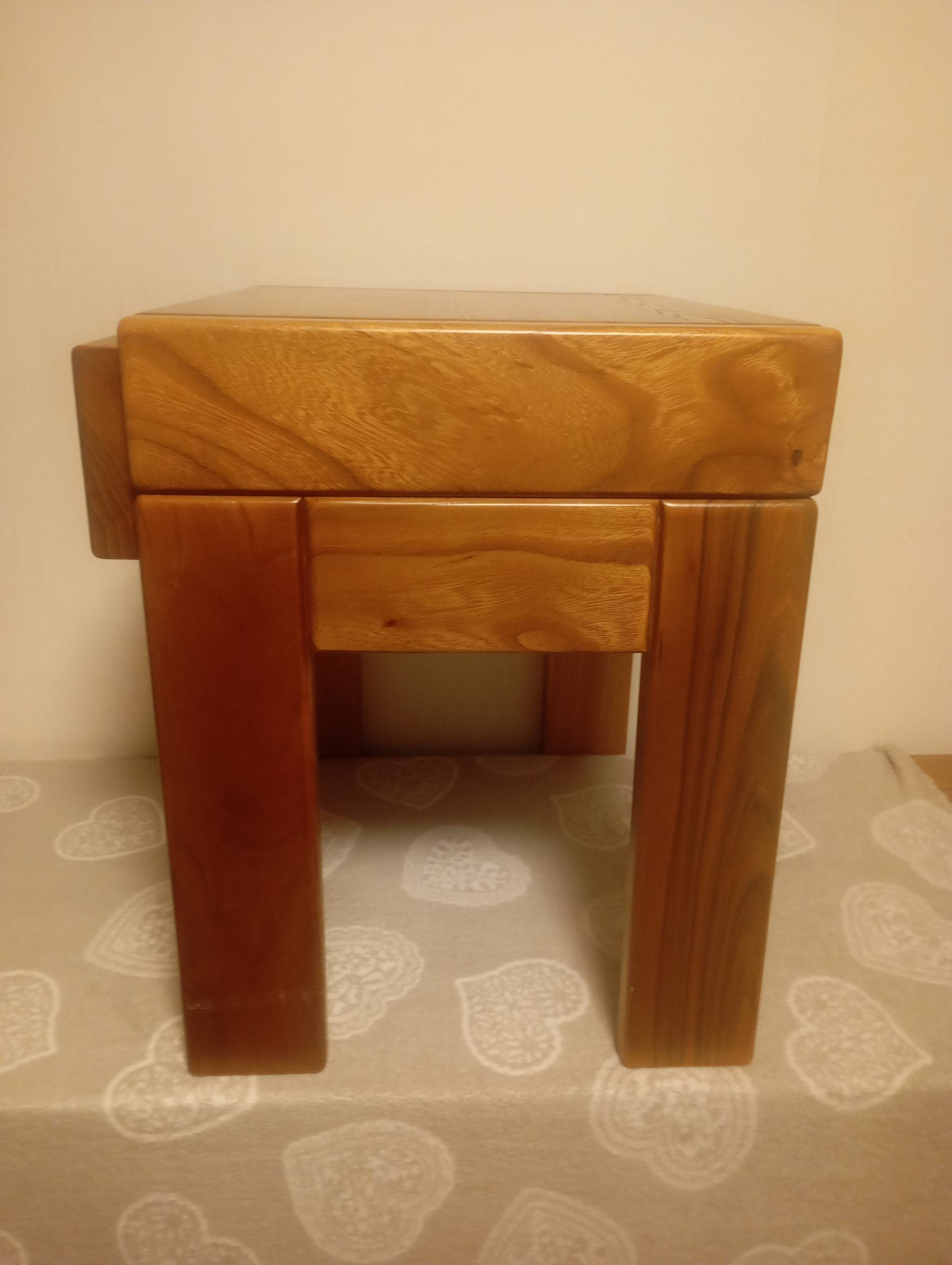 Regain bedside table in solid elm