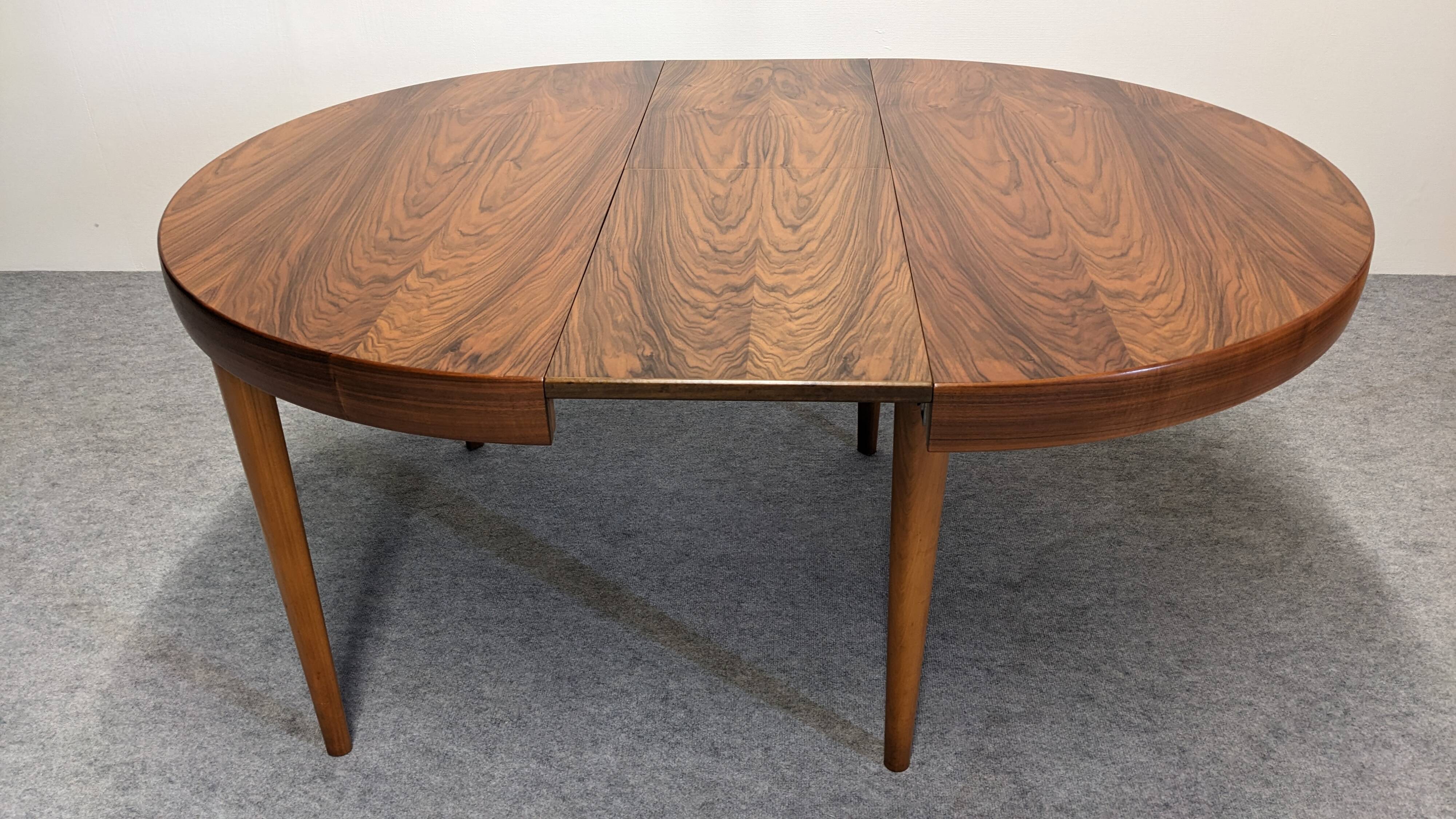Scandinavian extendable round table in rosewood, 60s-70s