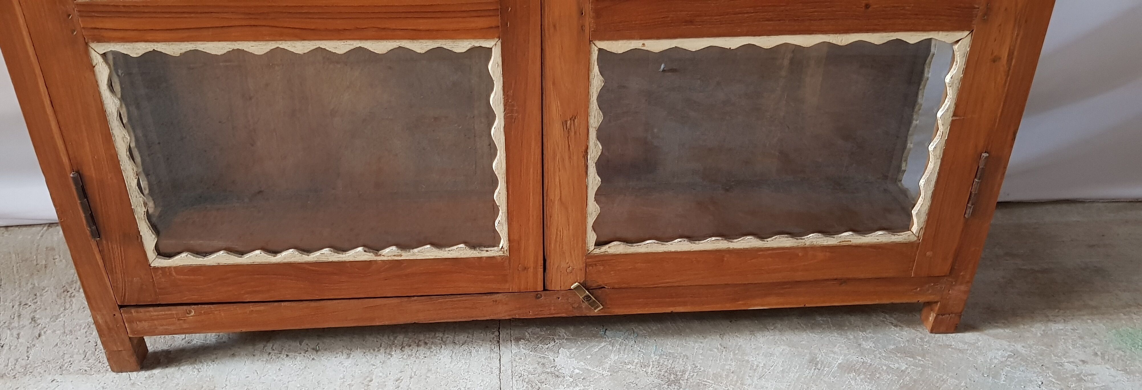 Ancienne vitrine en teck