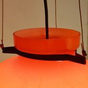 Suspension structure ondulée en verre orange 1970s