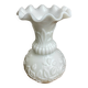 Vase de Portieux en opaline blanche 