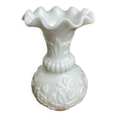 Vase de Portieux en opaline blanche 