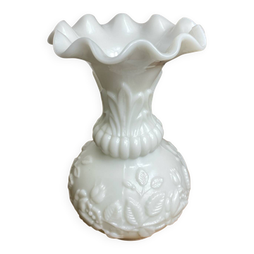 Portieux vase in white opaline