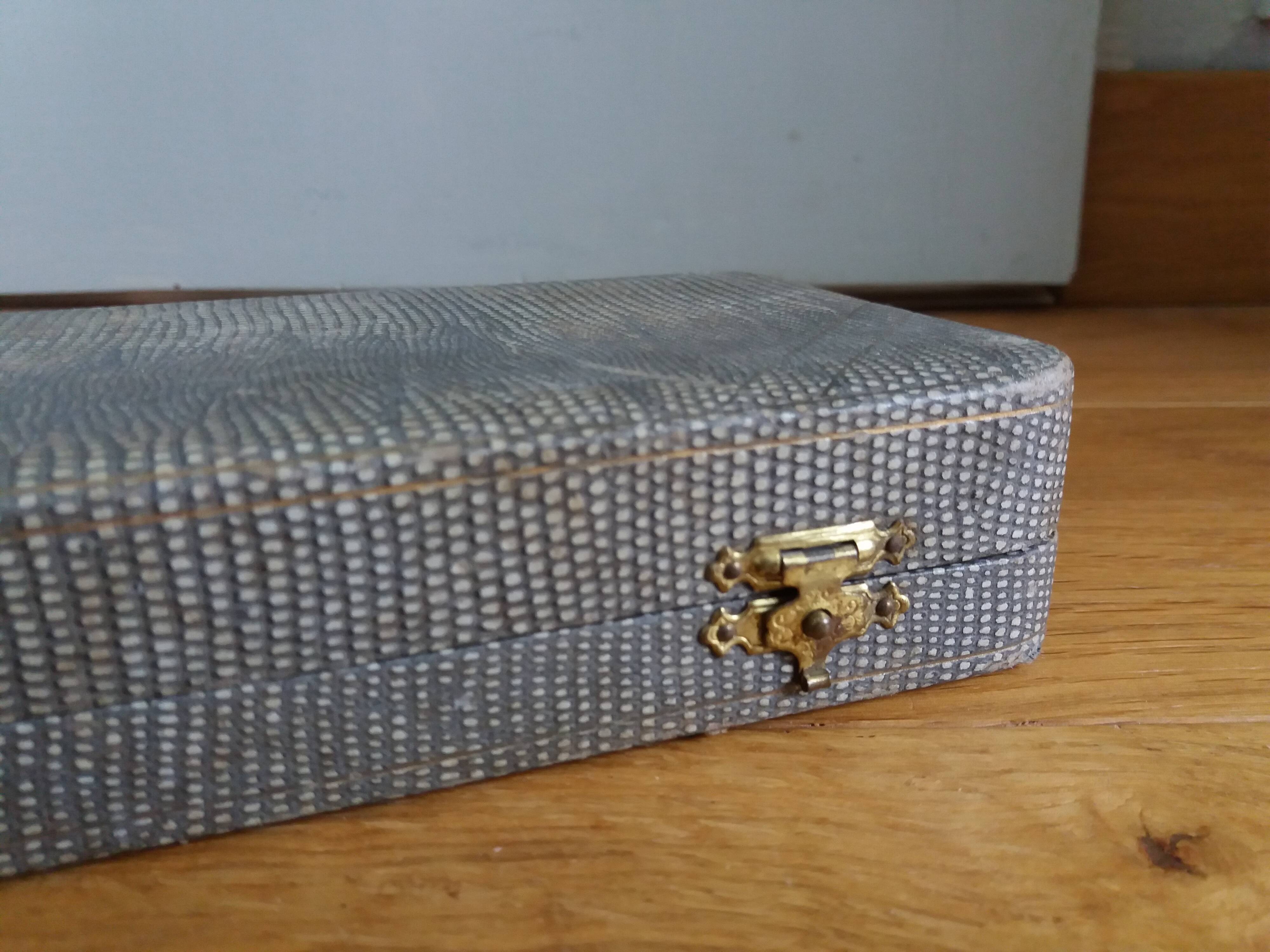 Curved blade serving knife