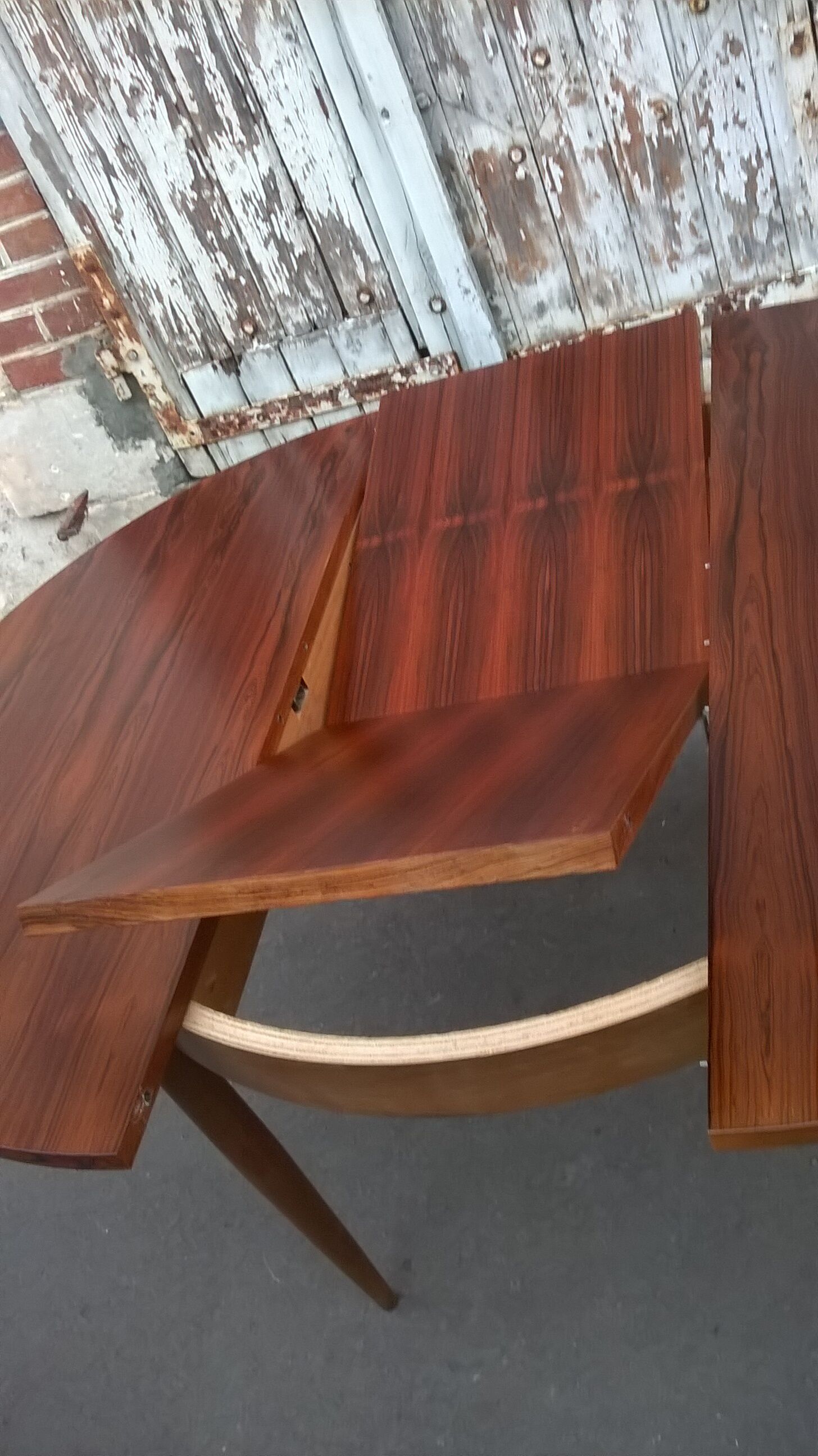 Rosewood stretch table