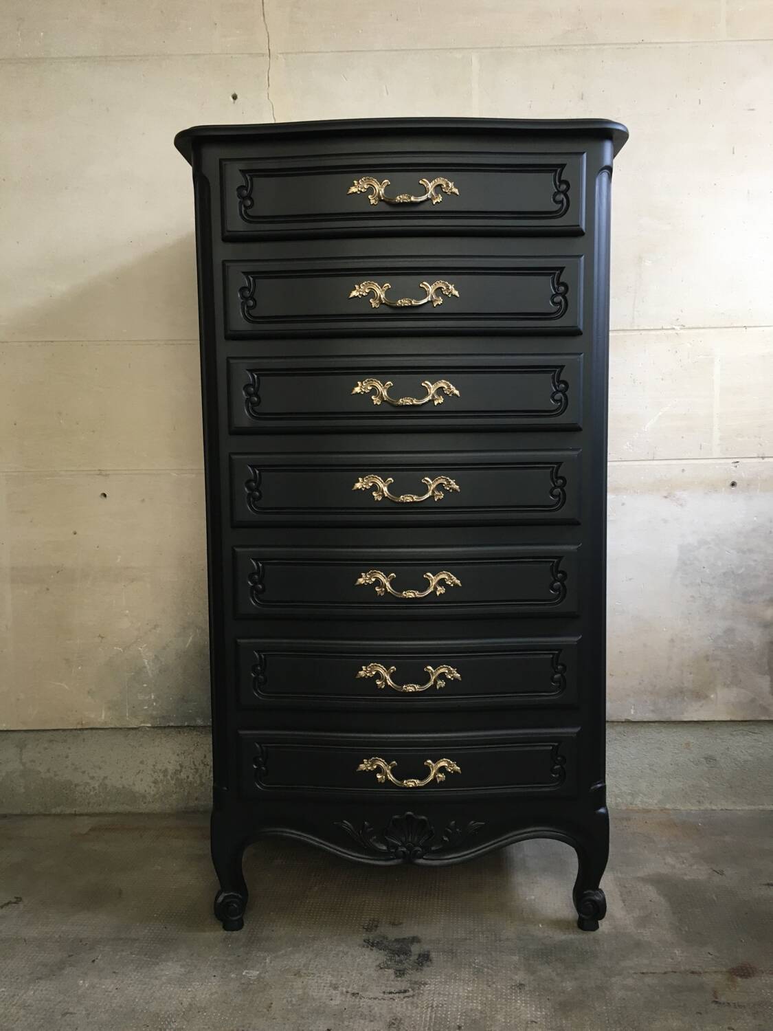 Vintage black revamped weekly planner