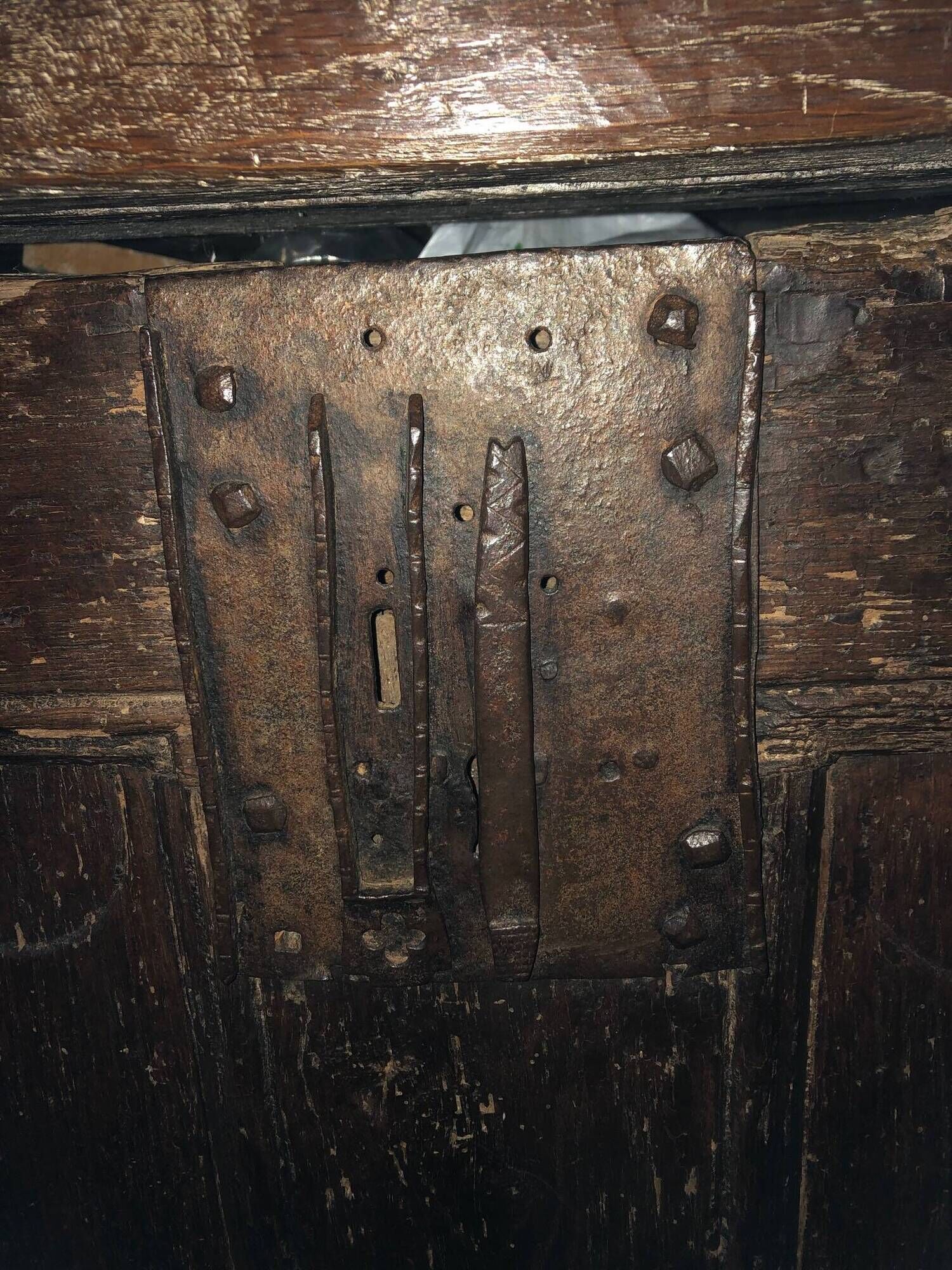 15th-century chest – panels with parchment pattern / napkin folds (coll