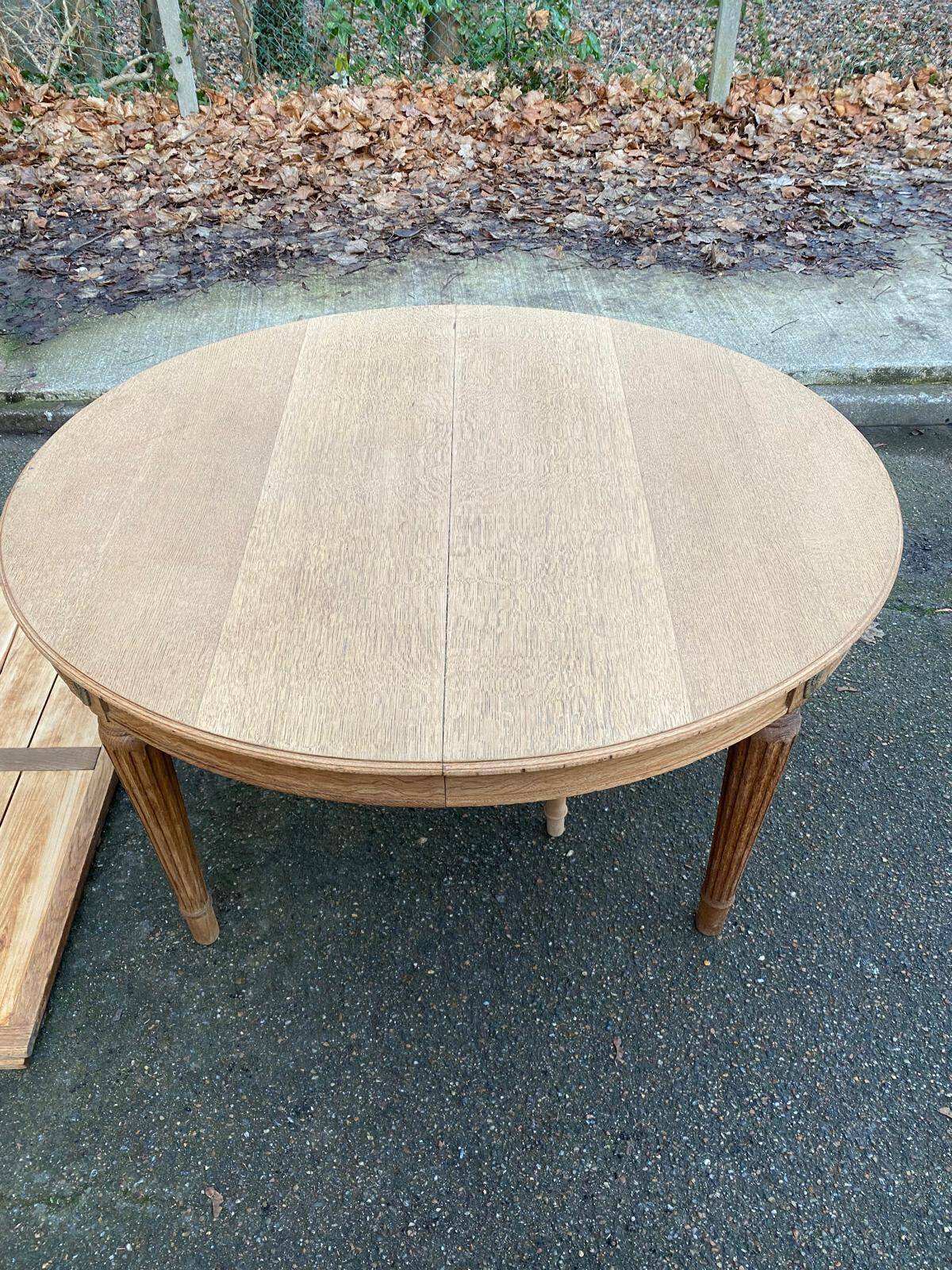 Renovated round Art Deco dining table in solid oak, 1950, 230cm extendable.