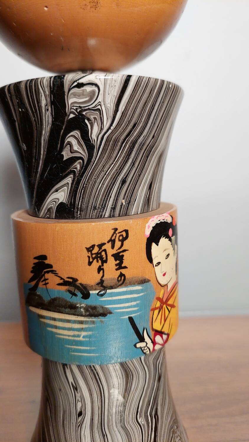 Kokeshi marbré ancien