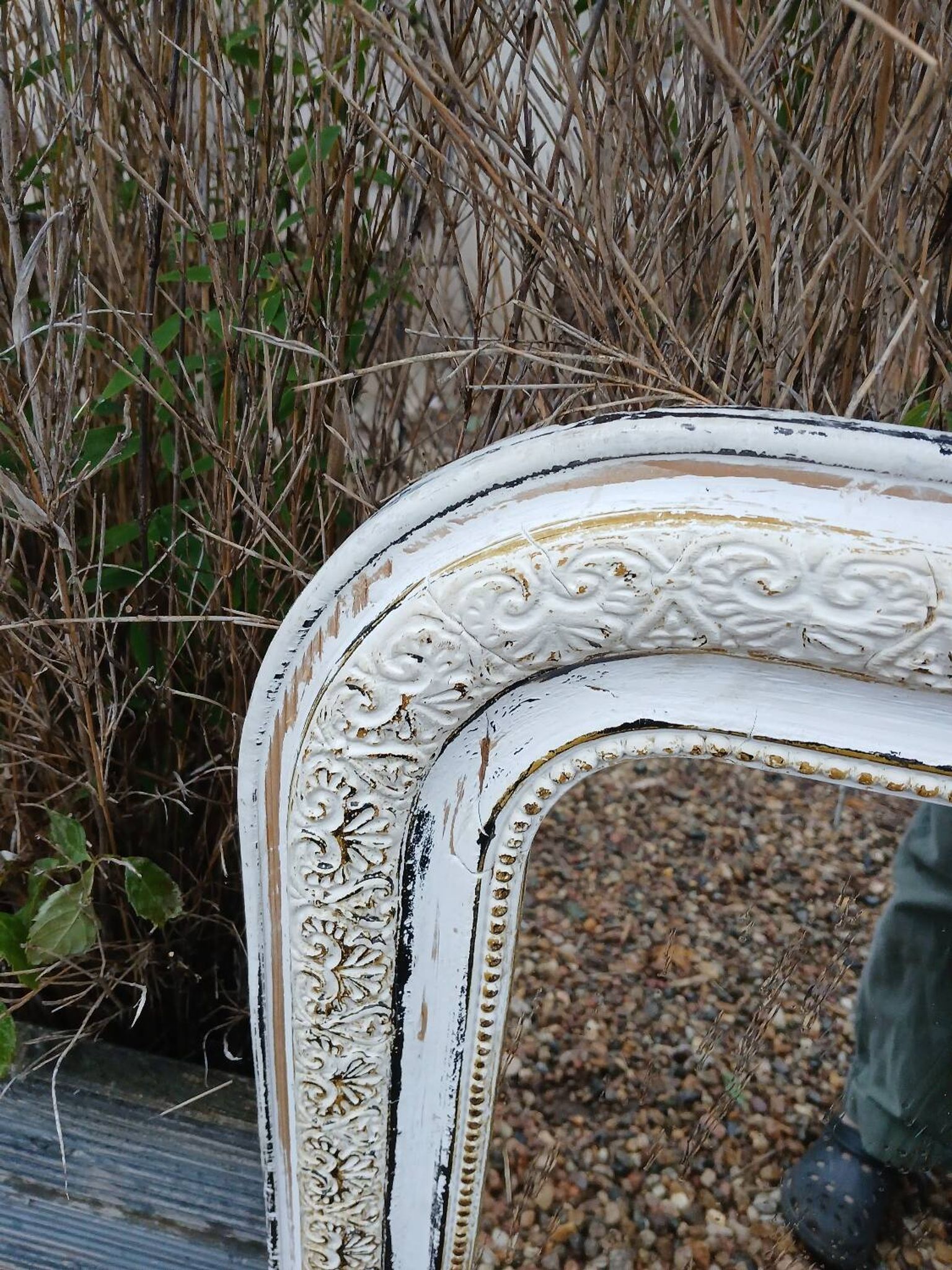 Miroir ancien avec cadre en bois sculpté 