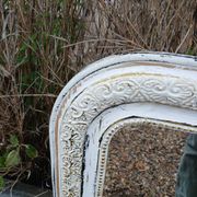 Miroir ancien avec cadre en bois sculpté 