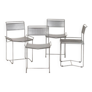 Chaises en acier perforées