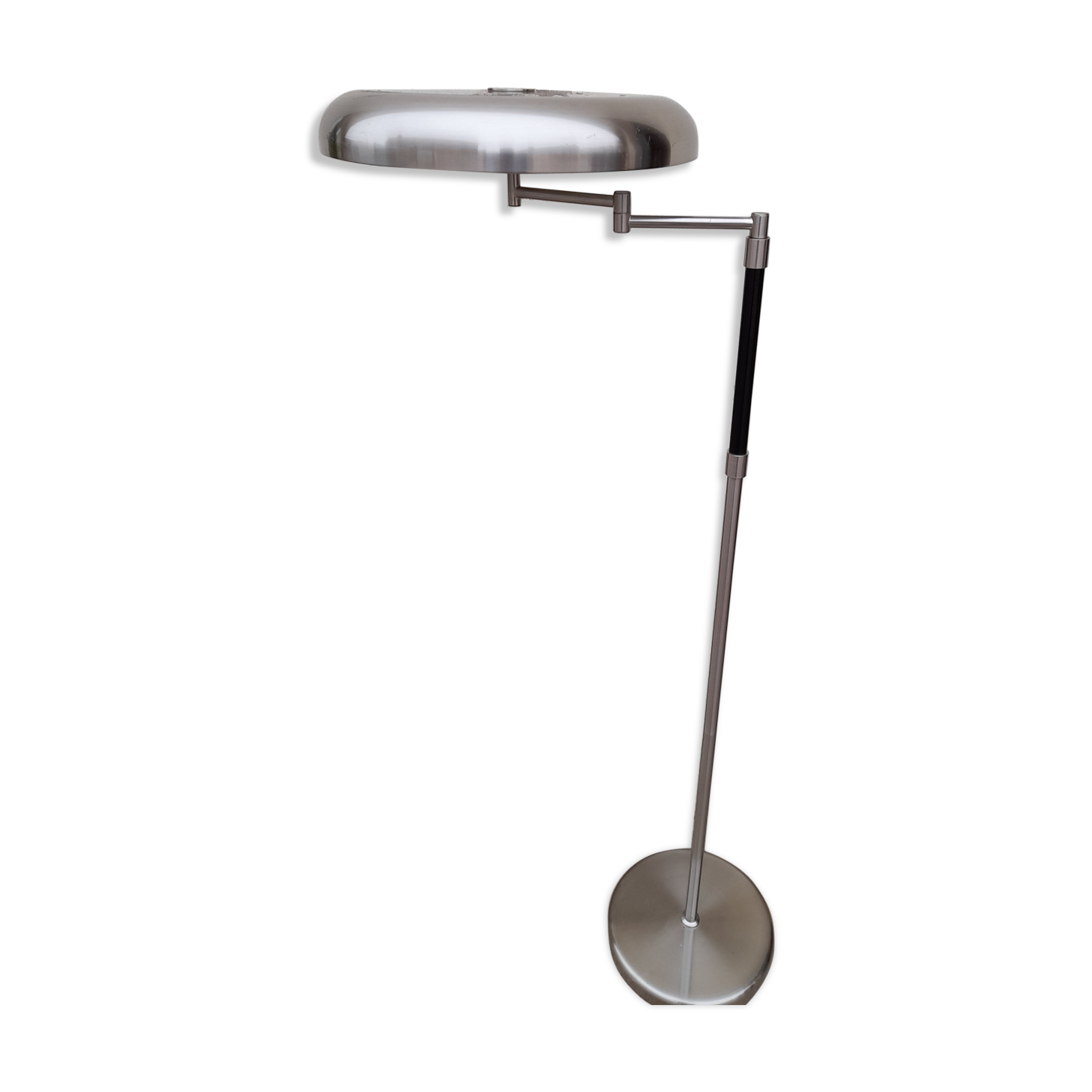 80 year articulated lamppost design