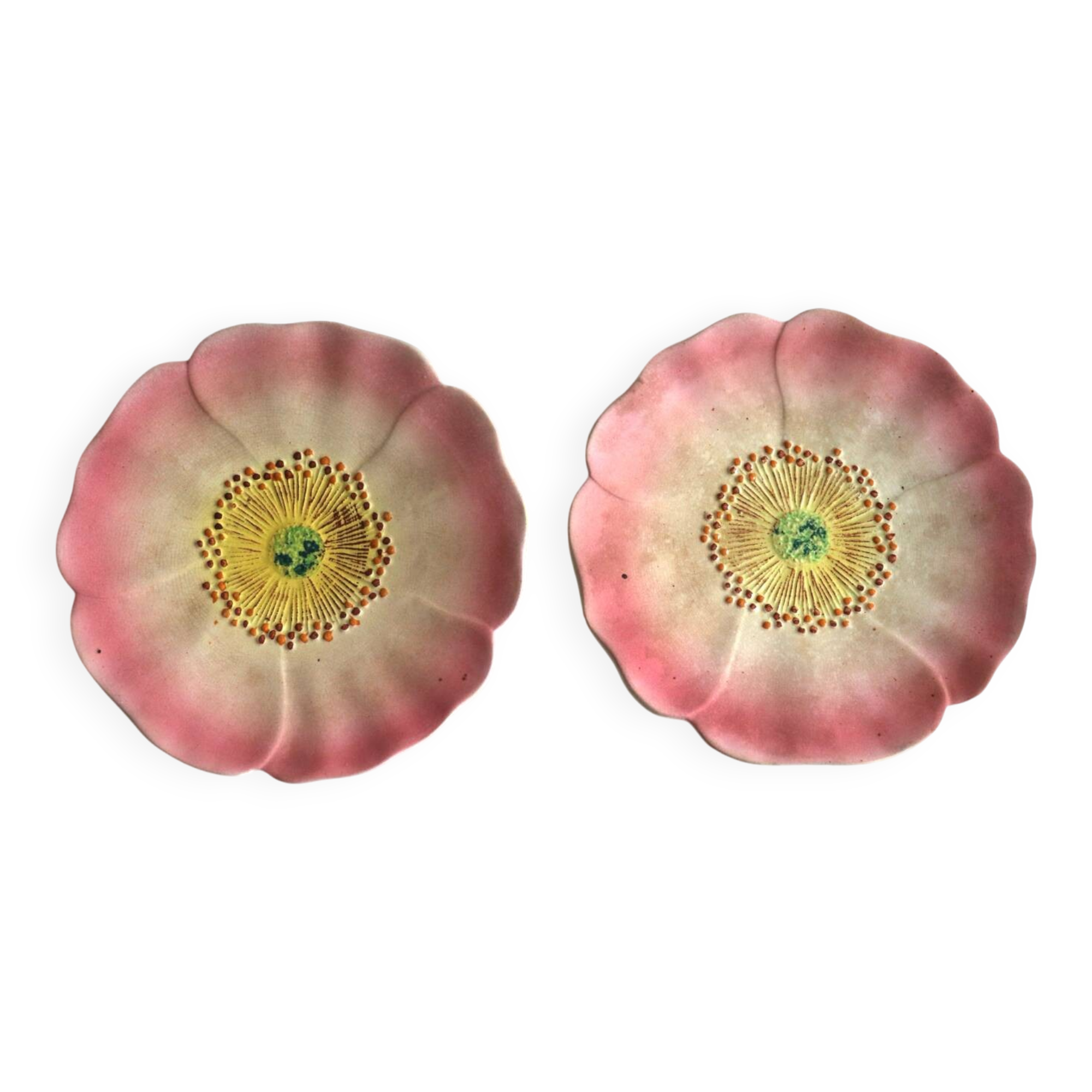 Pair of slipware plates – Art Nouveau floral decoration