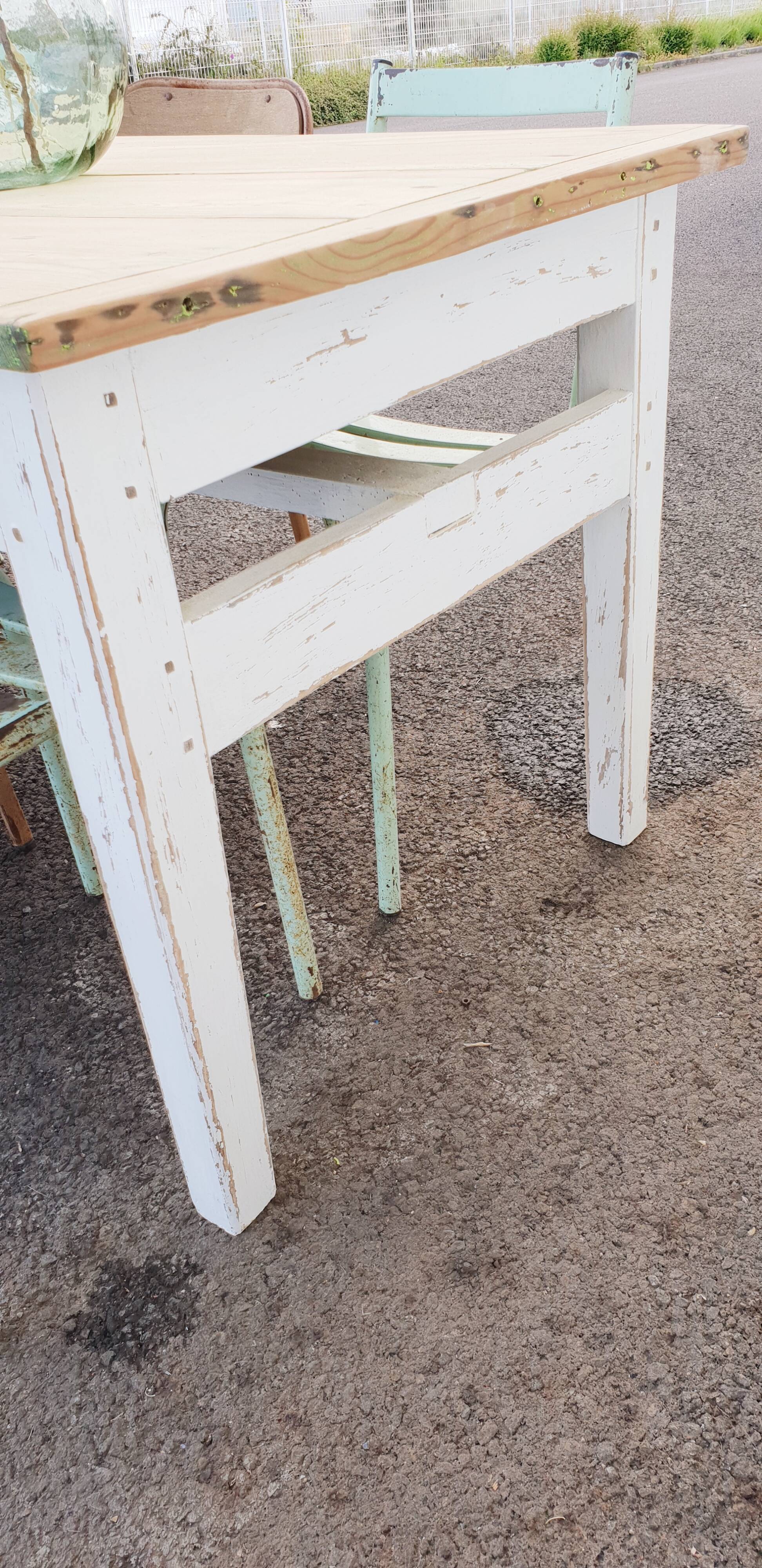 Farm table