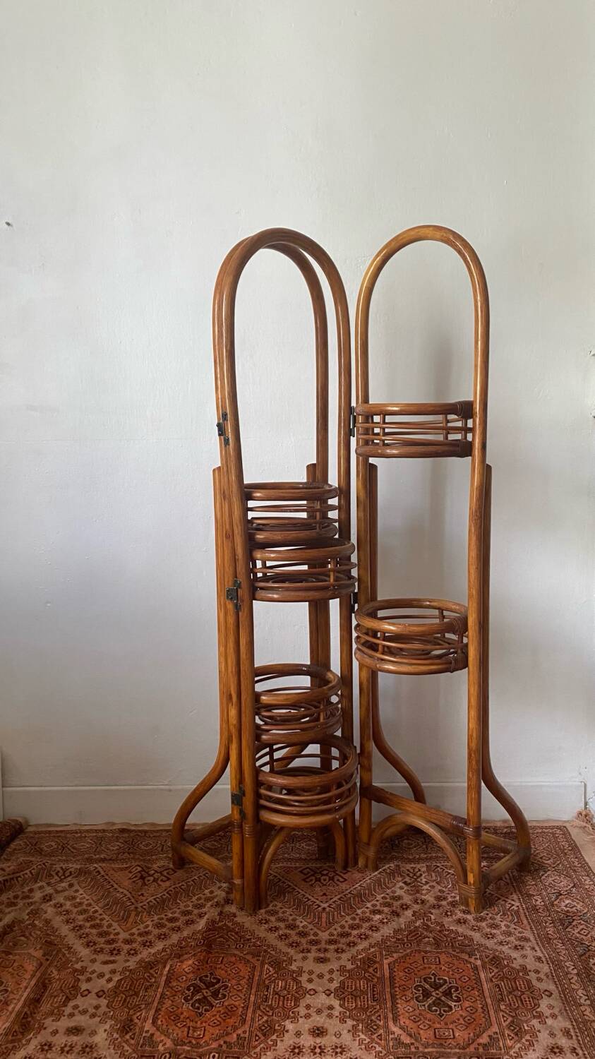 Rattan plant stand screen