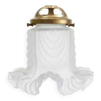 Art Deco lampshade in opaque molded glass with original metal fitting